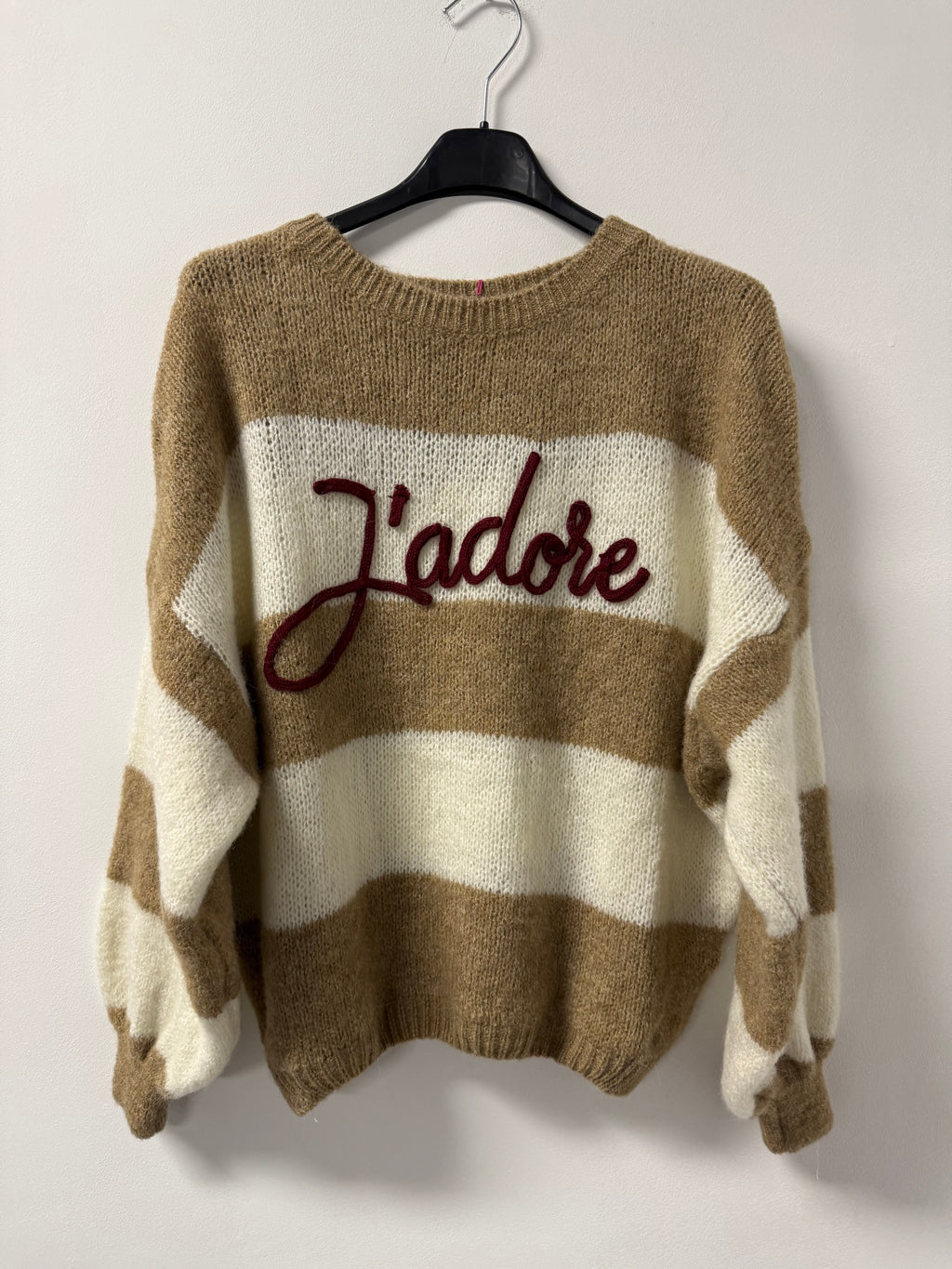 Maglione a righe con ricamo “J’adore