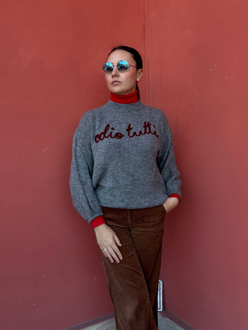 maglione grigio odio tutti