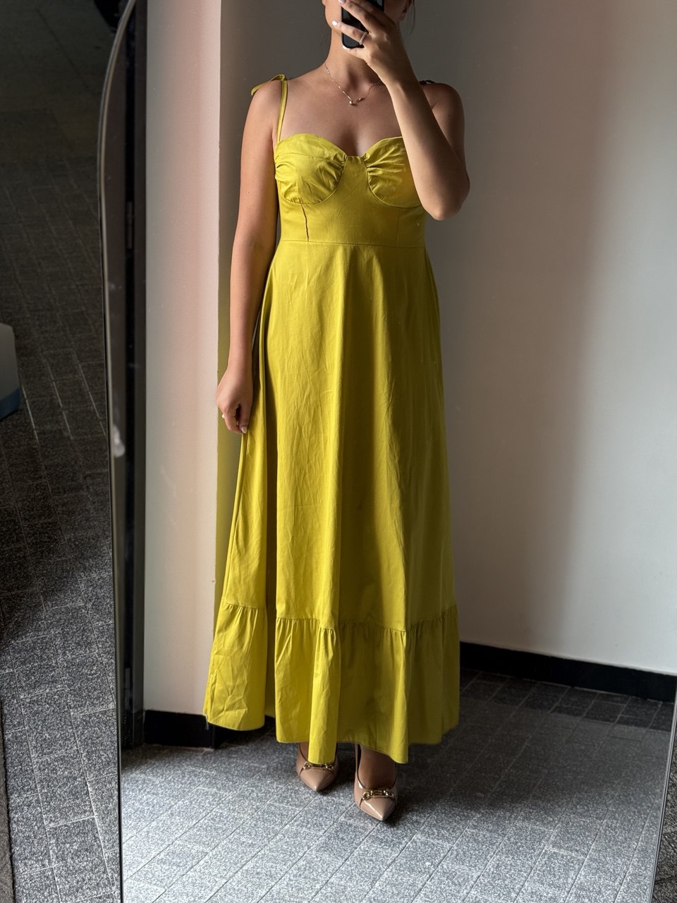 sofia-abito-lungo-giallo senape-scollo-cuore-bretelline