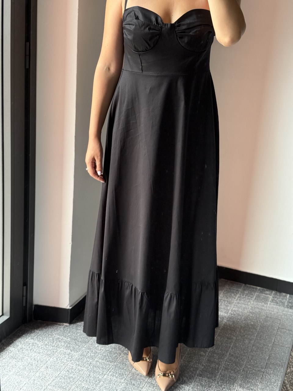 sofia-abito-lungo-nero-scollo-cuore-bretelline