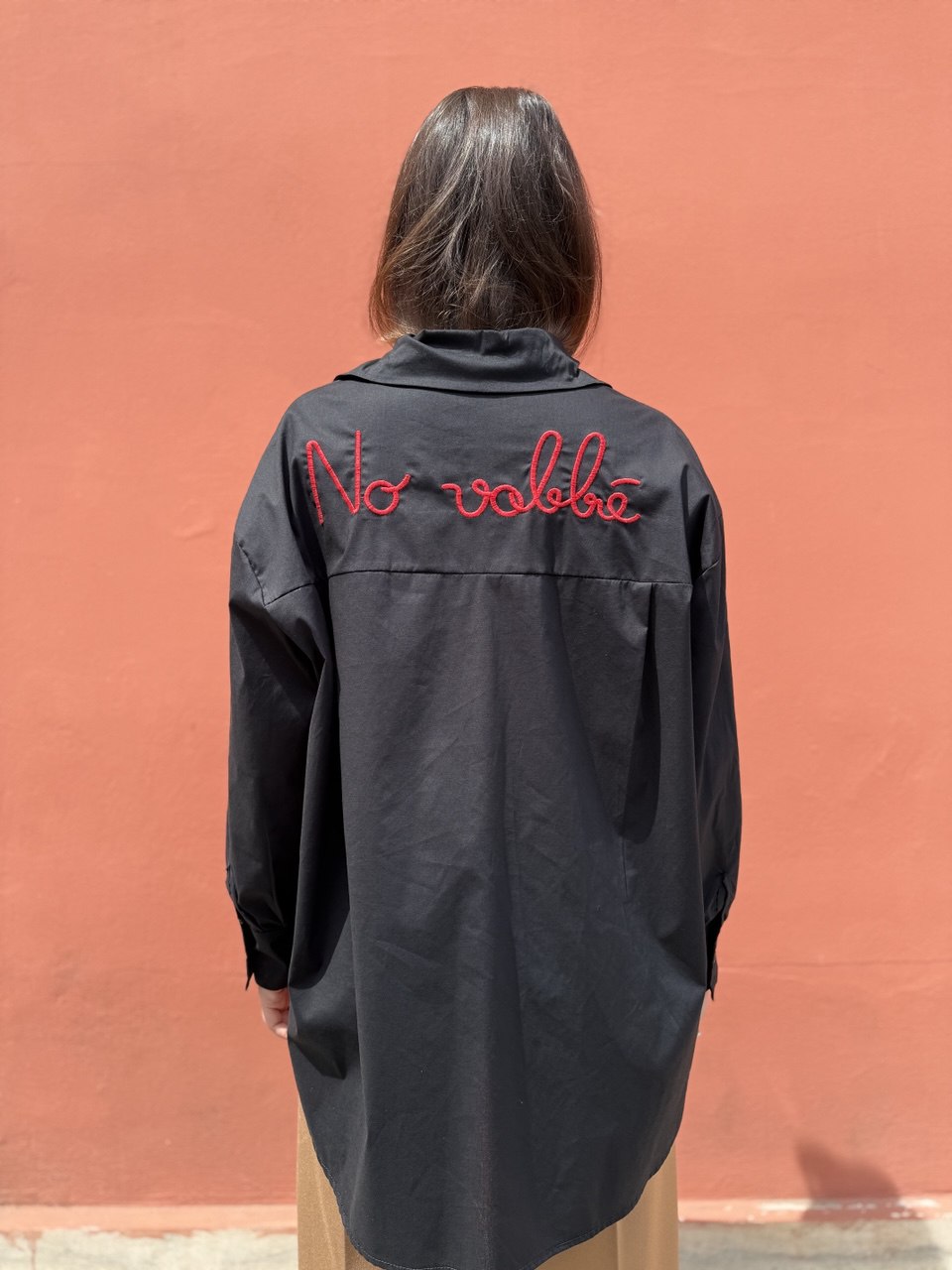 Camicia Oversize "No Vabbè" Nera con Ricamo Rosso - Cotone Made in Italy