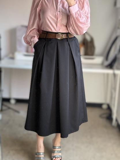 Gonna “Riviera Nero Intenso” – L’Eleganza Senza Tempo che Completa Ogni Look