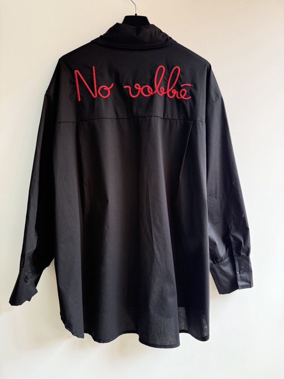 Camicia Oversize "No Vabbè" Nera con Ricamo Rosso - Cotone Made in Italy