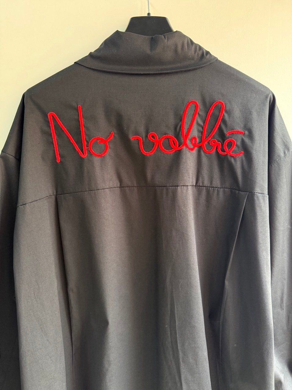 Camicia Oversize "No Vabbè" Nera con Ricamo Rosso - Cotone Made in Italy