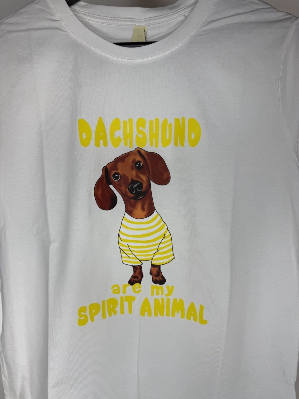 T-shirt Bianca Dachshund "Are My Spirit Animal" - Stampa Gialla - Nùa Boutique