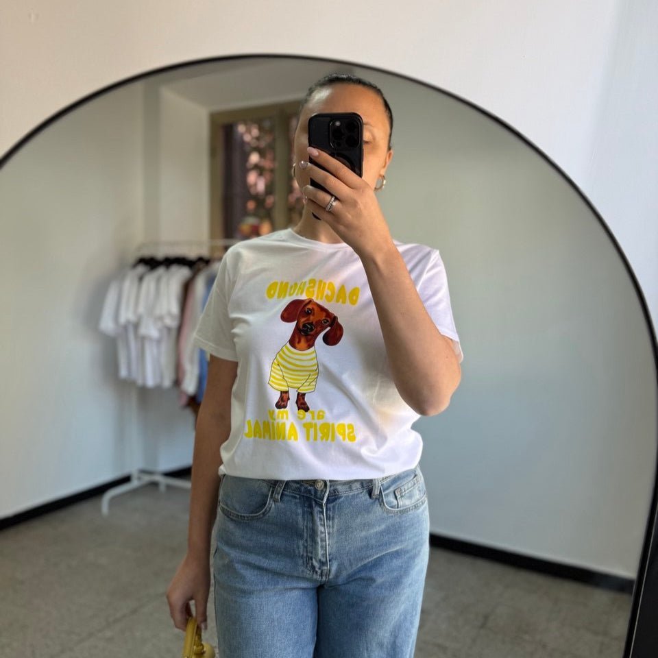 T-shirt Bianca Dachshund "Are My Spirit Animal" - Stampa Gialla - Nùa Boutique
