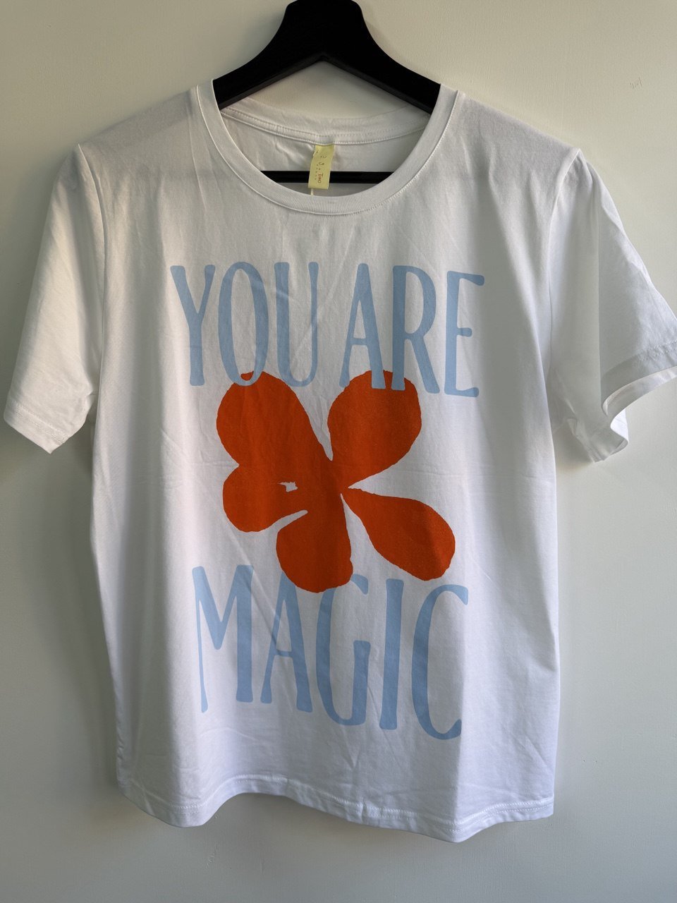 T-shirt You Are Magic – stampa motivazionale e fiore - Nùa Boutique