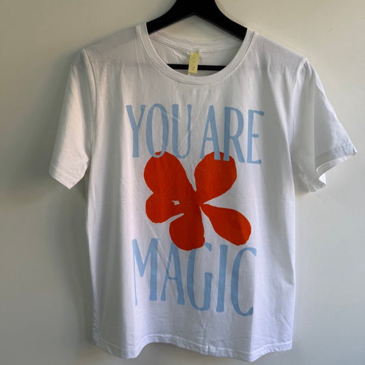 T-shirt You Are Magic – stampa motivazionale e fiore - Nùa Boutique