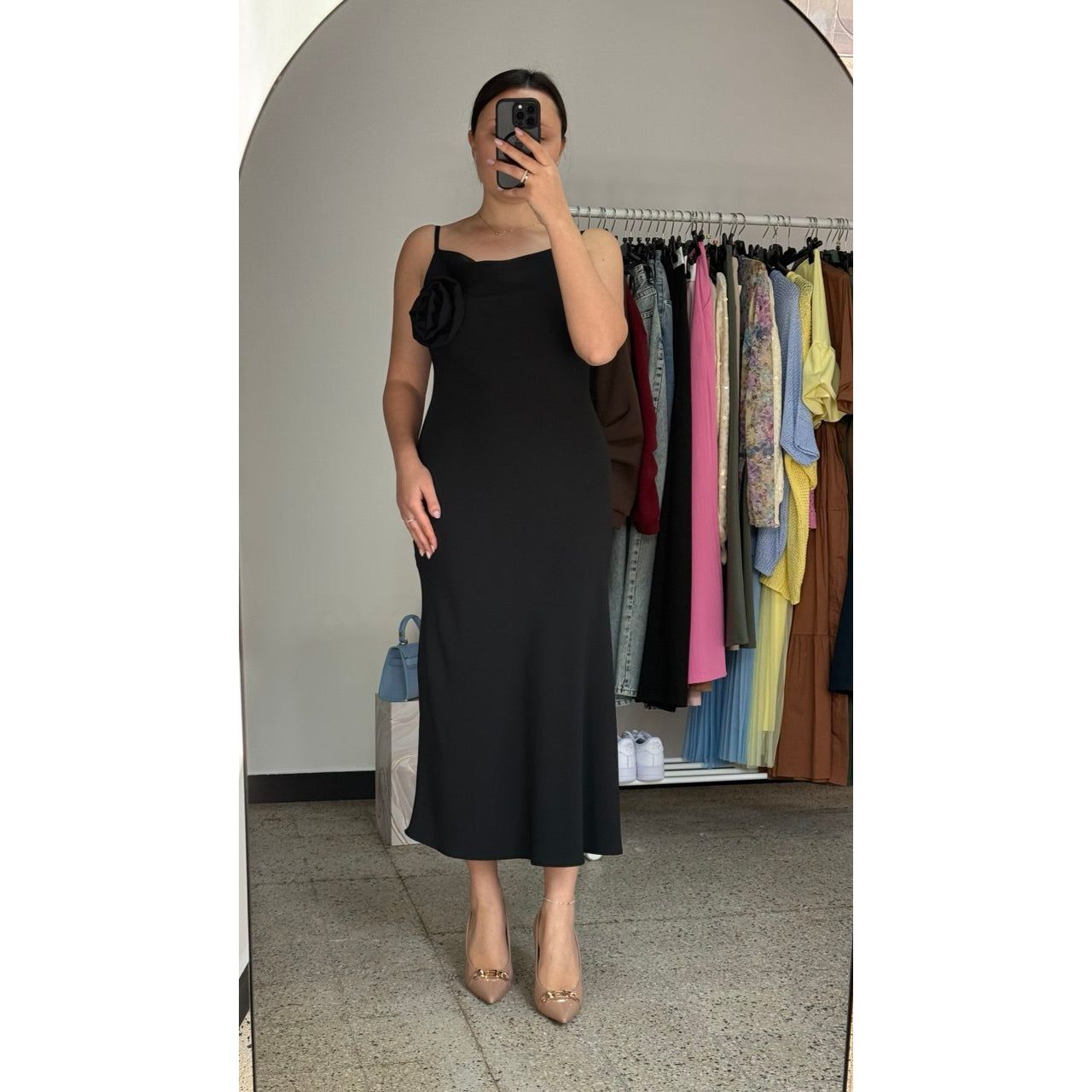 Vestito Lungo Nero "Cherry Blu" con Fiore Applicato - Nùa Boutique